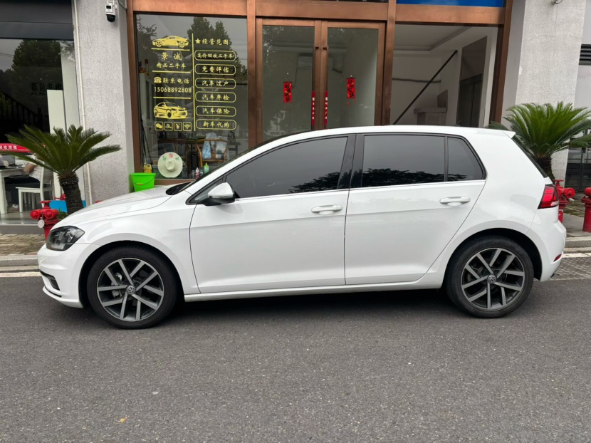 Volkswagen Golf 2020 car image #6