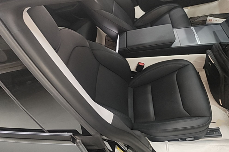 Tesla Model 3 2024 car image #24