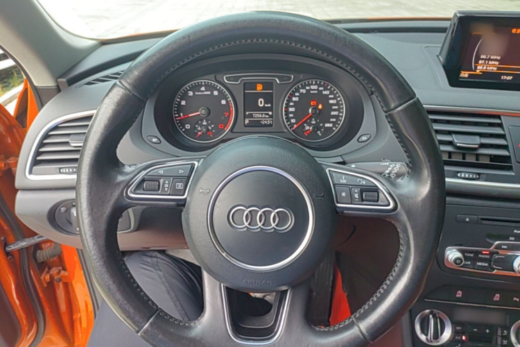 Audi Q3 2015 car image #18