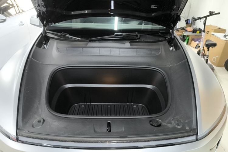 Tesla Model Y 2025 imagen de coche #22