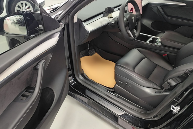Tesla Model Y 2023 #16 Tesla Model Y 2023 car image #16