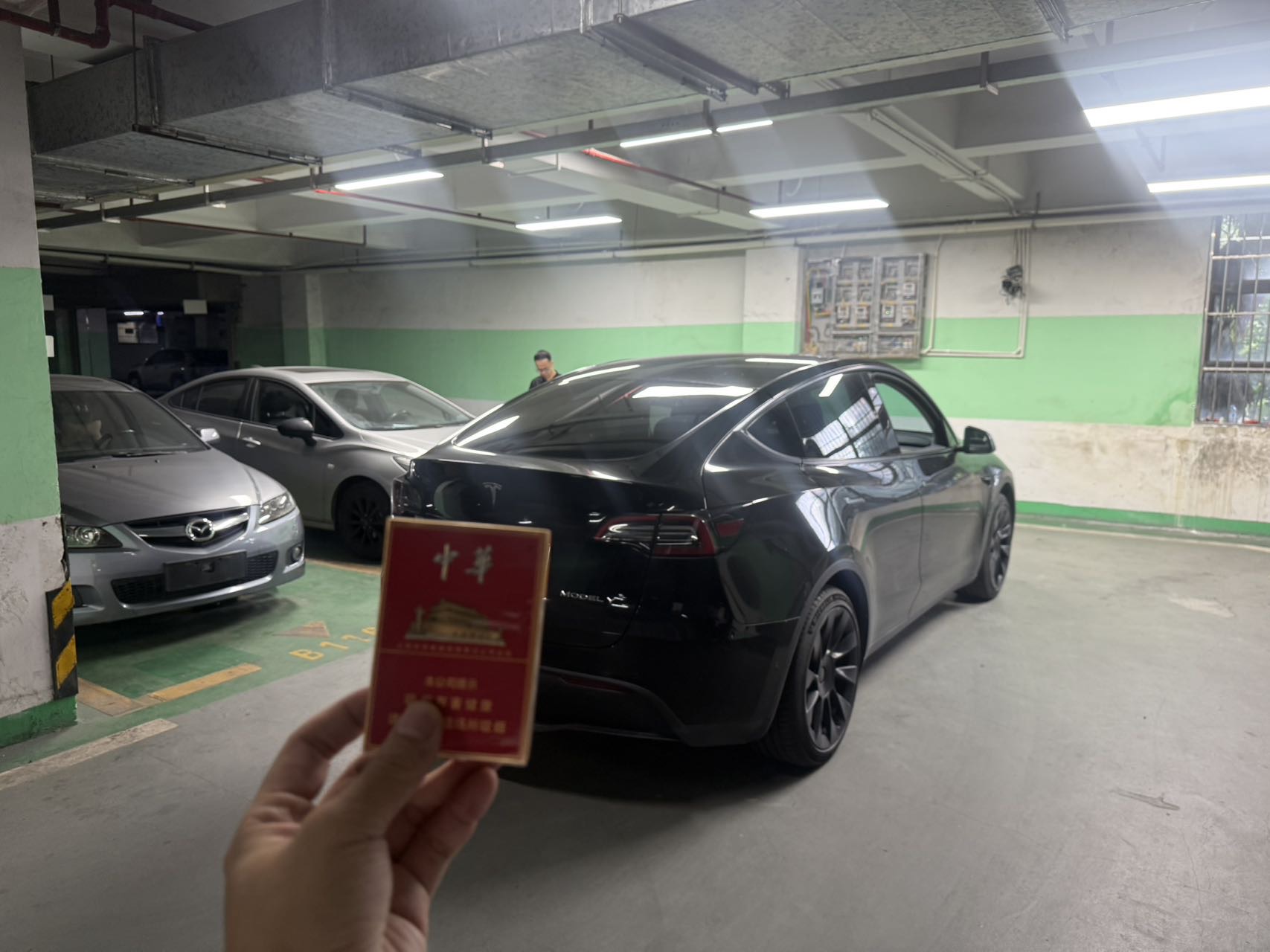 Tesla Model Y 2023 car image #9
