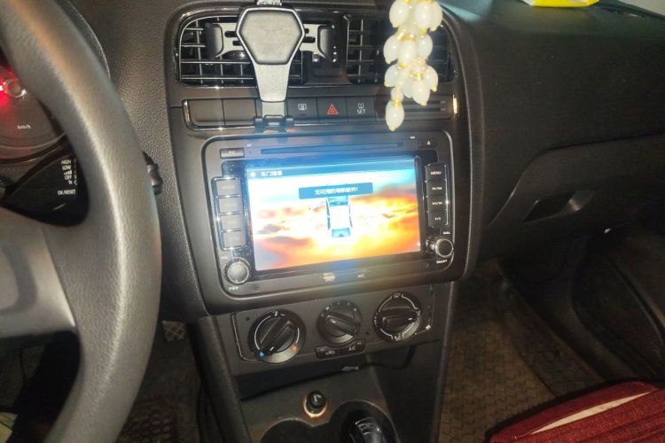 Volkswagen Polo 2015 #13 Volkswagen Polo 2015 car image #13
