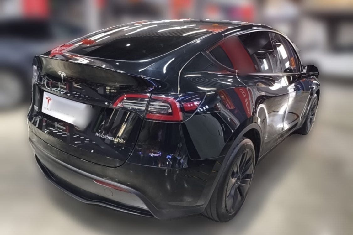 Tesla Model Y 2024 car image #2