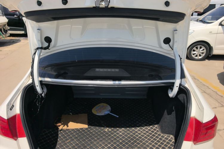 Volkswagen Santana 2021 صورة سيارة #19