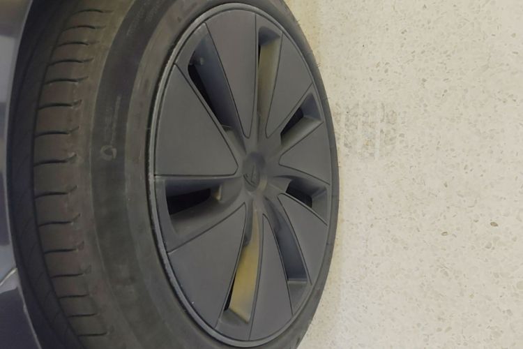 Tesla Model 3 2023 car image #9