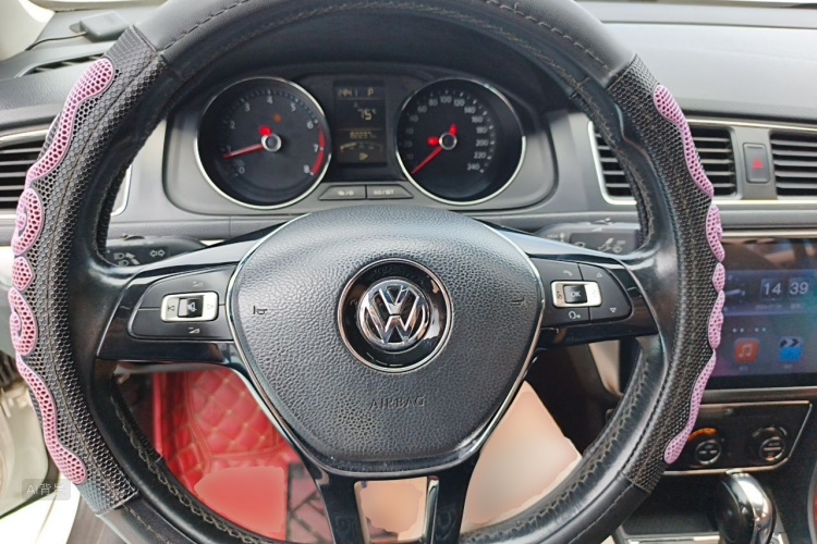 Volkswagen Lavida 2017 car image #12