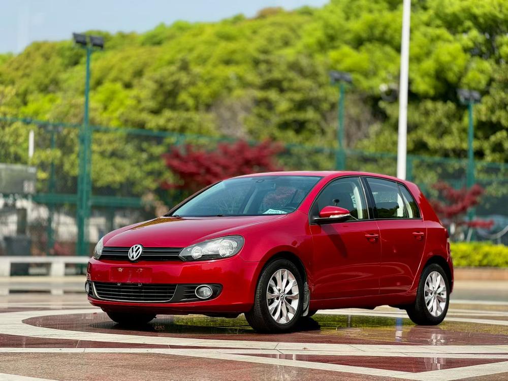 Volkswagen Golf 2012 car image 