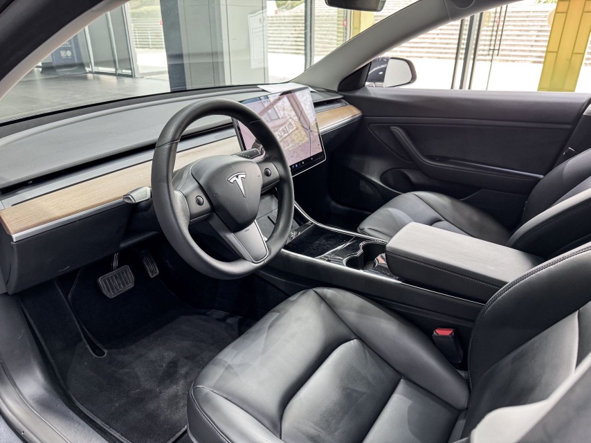 Tesla Model 3 2020 car image #7