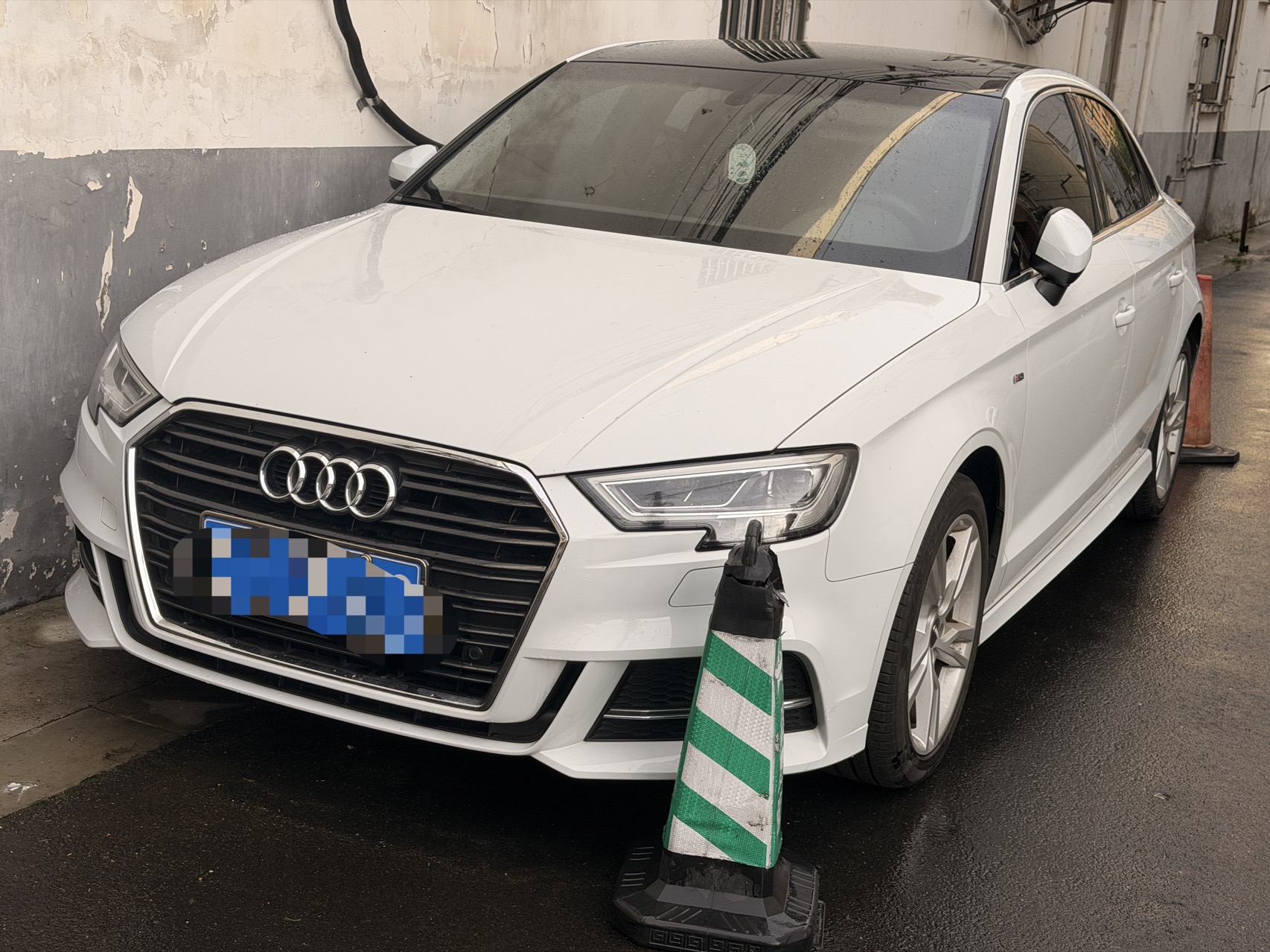 2019 immagine di auto 