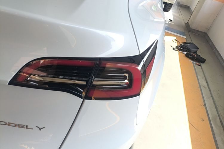 Tesla Model Y 2022 car image #8
