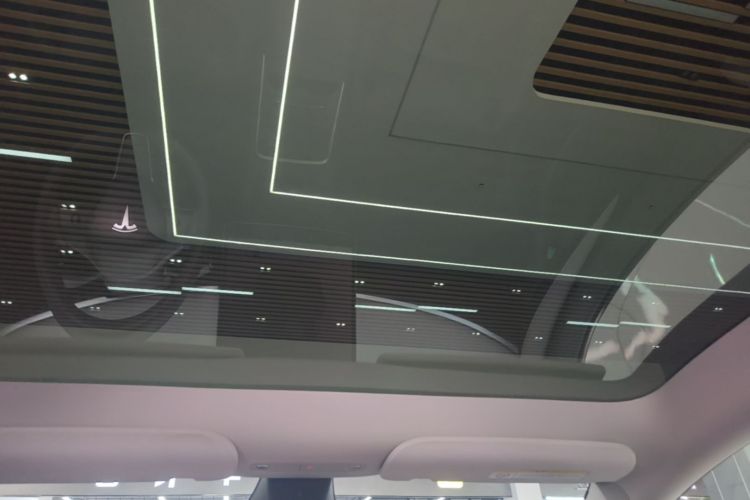 Tesla Model Y 2025 #18 Tesla Model Y 2025 car image #18