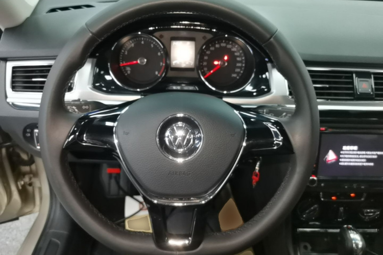 Volkswagen Bora 2016 car image #15