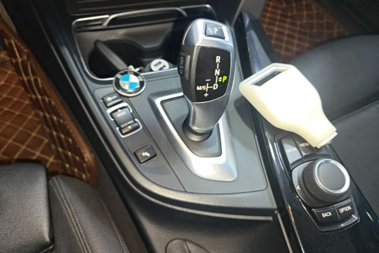 BMW 3 Series GT 2018 #14 BMW 3 Series GT 2018 car image #14