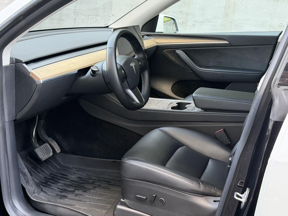 Tesla Model Y 2021 car image #9