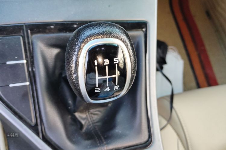 GEELY Emgrand 2019 car image #16