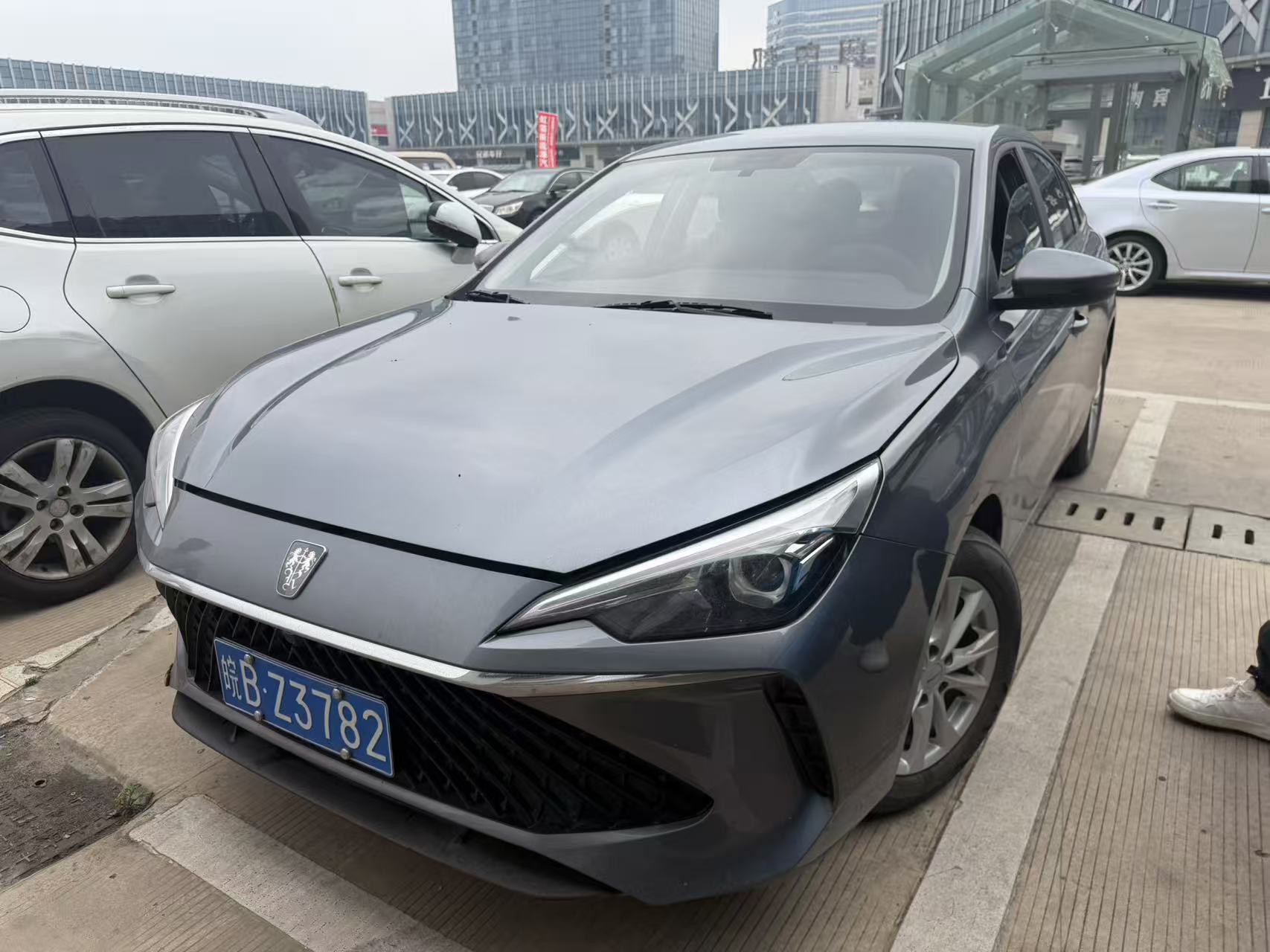 Roewe i5 2024 image de voiture 