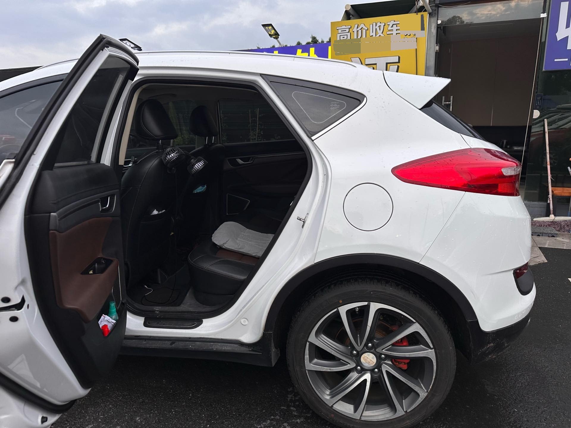 GEELY Emgrand GS 2018 car image #10