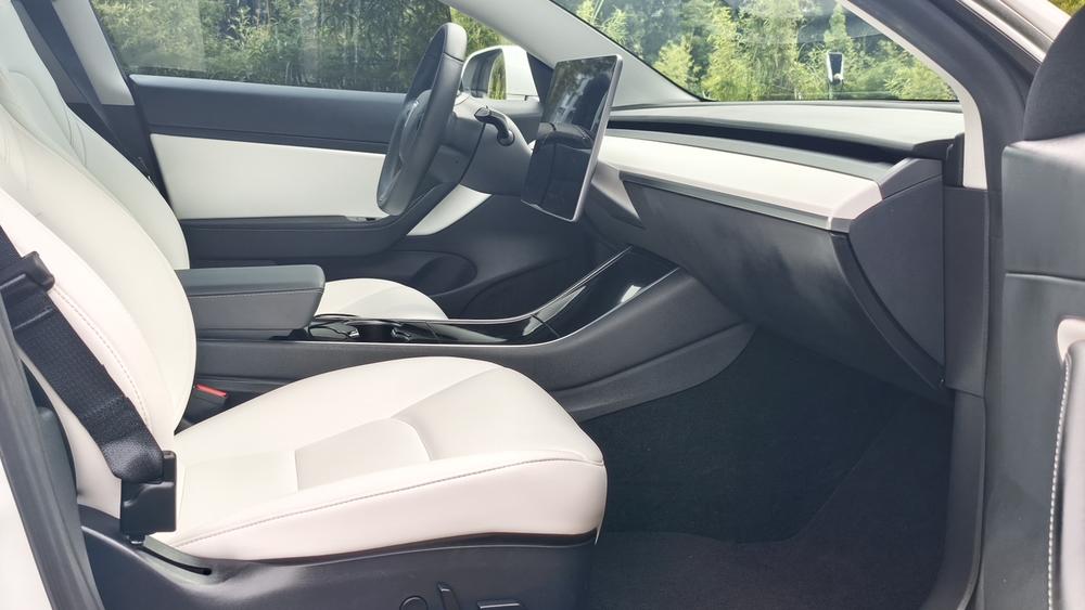 Tesla Model 3 2020 car image #12