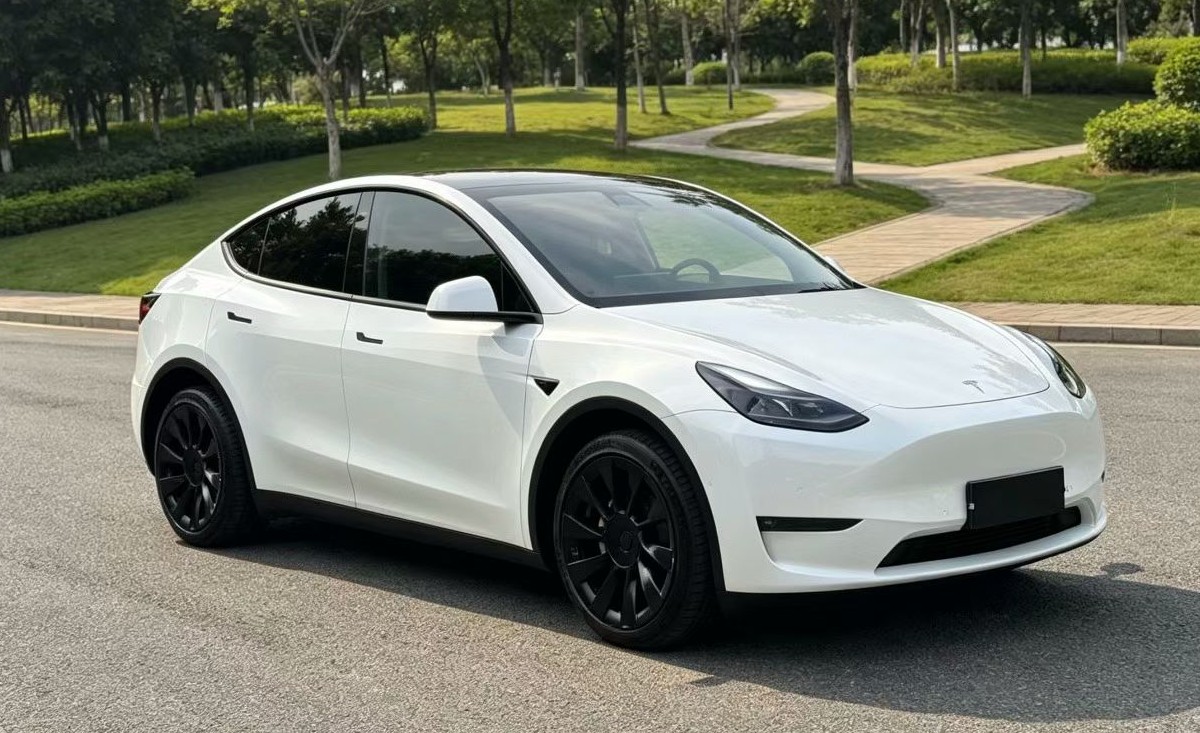 Tesla Model Y 2021 car image #3