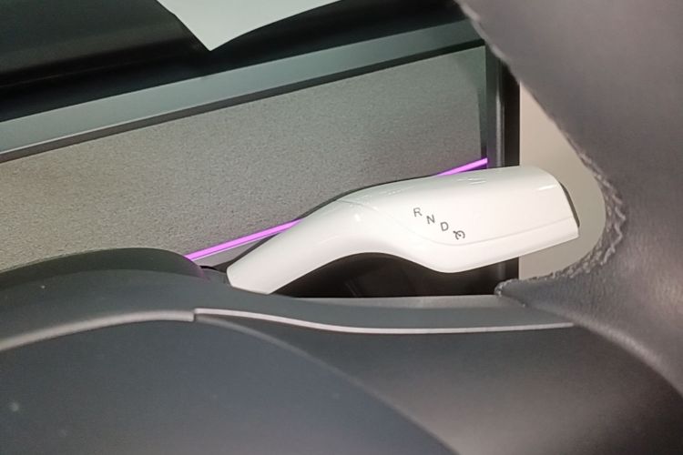 Tesla Model Y 2023 car image #14