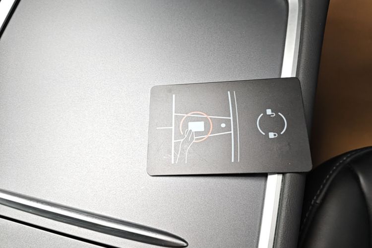 Tesla Model Y 2022 car image #9