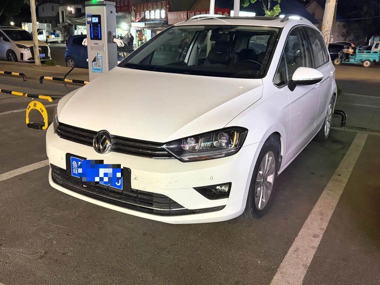 Volkswagen Golf Sportsvan 2017 car image 