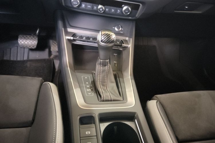 Audi Q3 2021 car image #14