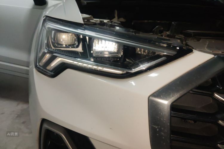 Audi Q3 2019 car image #8