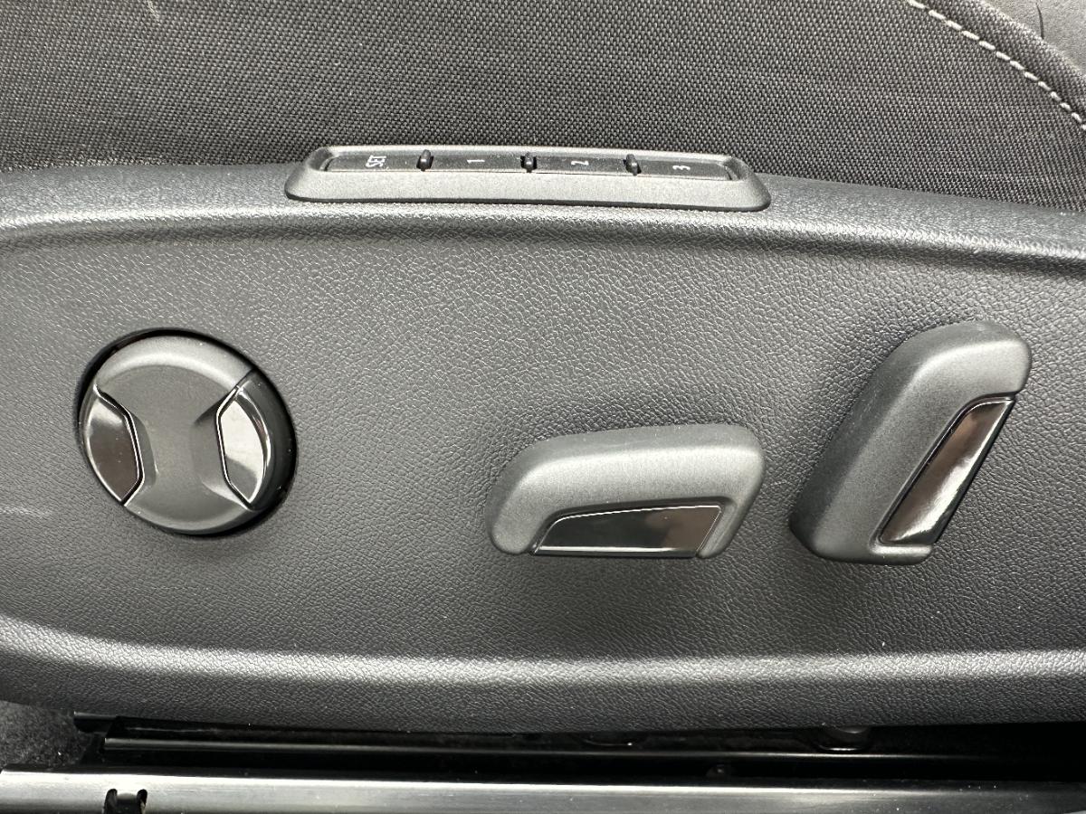 Volkswagen Golf 2022 car image #13