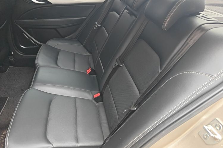 GEELY Emgrand 2018 #17 GEELY Emgrand 2018 صورة سيارة #17
