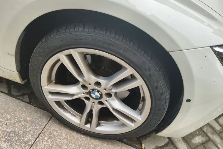 BMW 3 Series 2018 car image #9