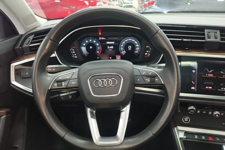 Audi Q3 2020 car image #11