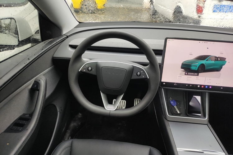 Tesla Model Y 2025 #11 Tesla Model Y 2025 car image #11