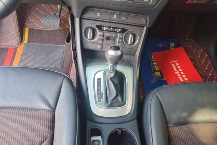 Audi Q3 2017 car image #14