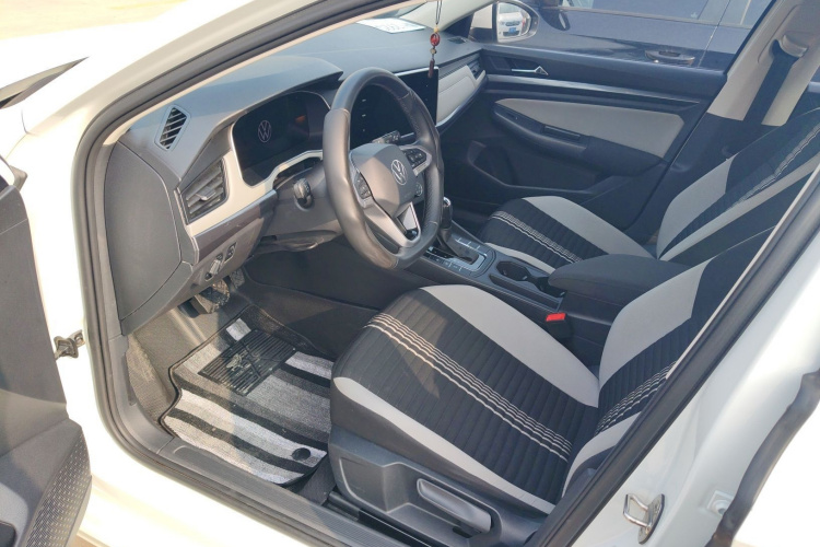 Volkswagen Bora 2023 immagine di auto #15