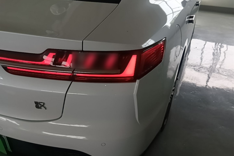 BYD Han 2022 immagine di auto #8