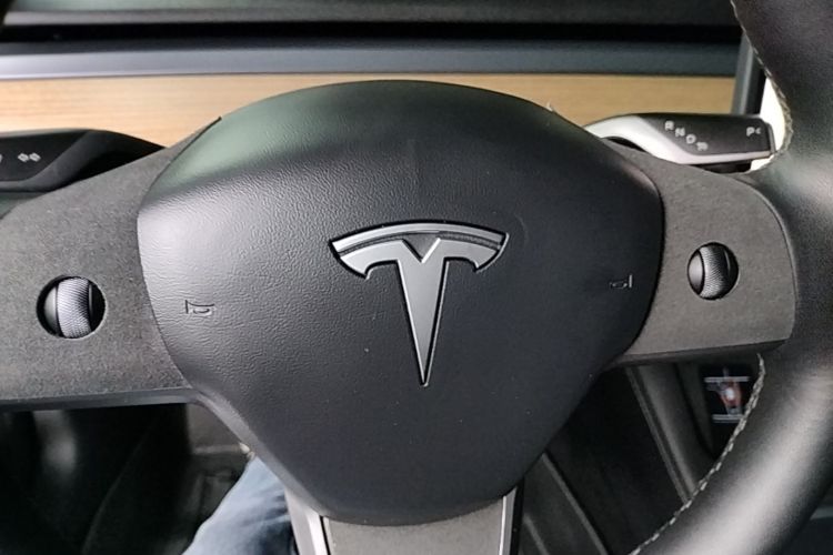 Tesla Model 3 2023 car image #9