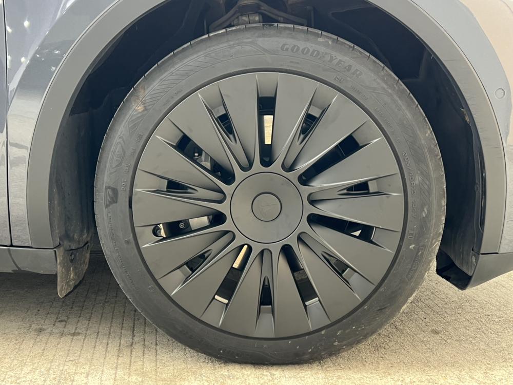 Tesla Model Y 2022 car image #11