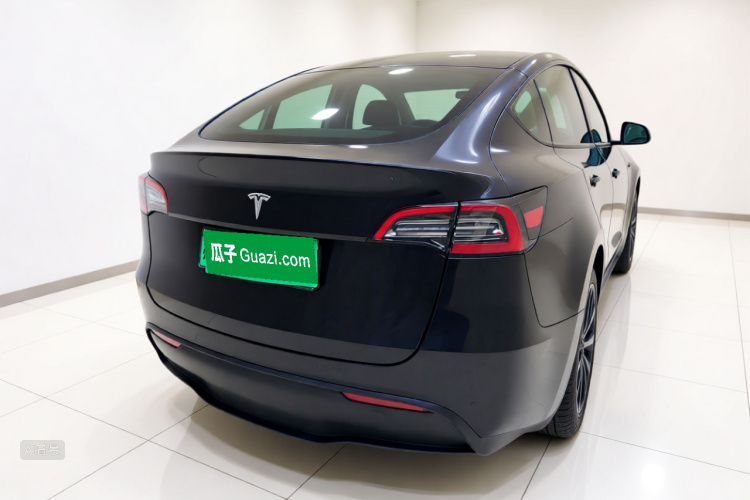 Tesla Model Y 2024 #6 Tesla Model Y 2024 car image #6