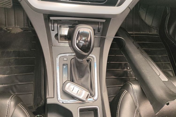 GEELY Emgrand 2015 #14 GEELY Emgrand 2015 car image #14