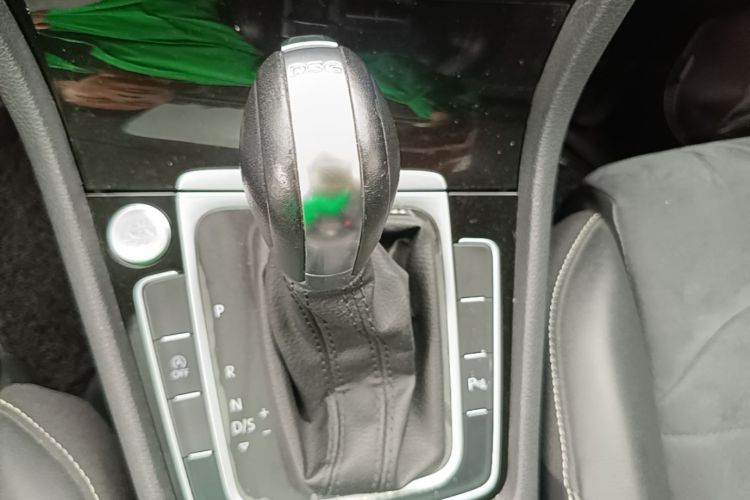 Volkswagen Golf 2016 car image #14