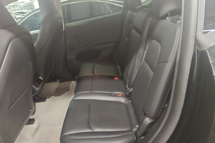 Tesla Model Y 2024 immagine di auto #17