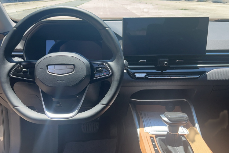 GEELY Emgrand 2026 car image #11