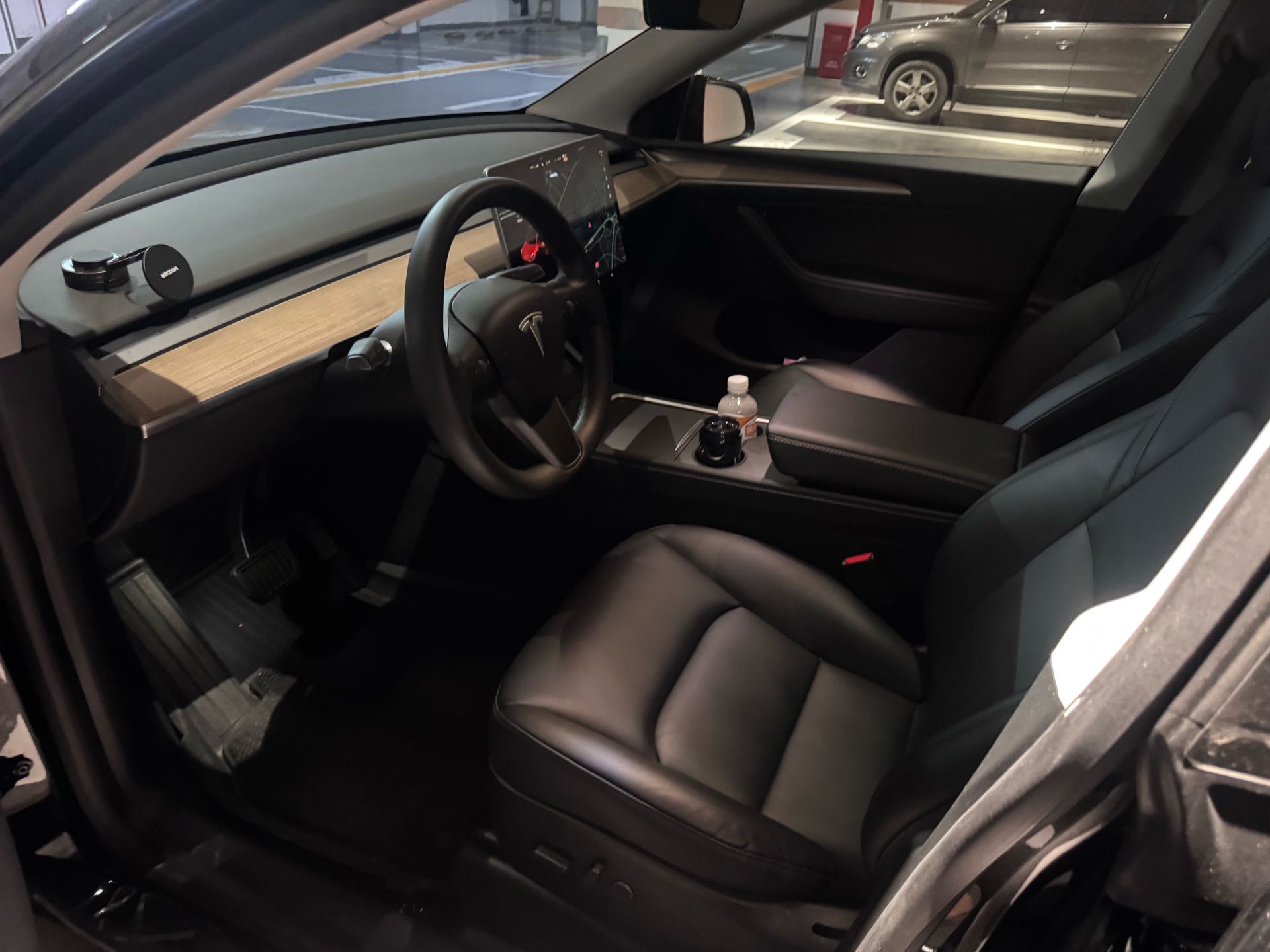 Tesla Model Y 2021 car image #2