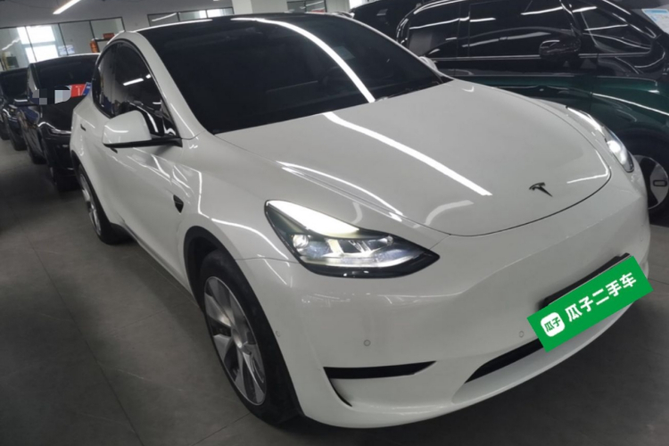 Tesla Model Y 2022 #4 Tesla Model Y 2022 car image #4