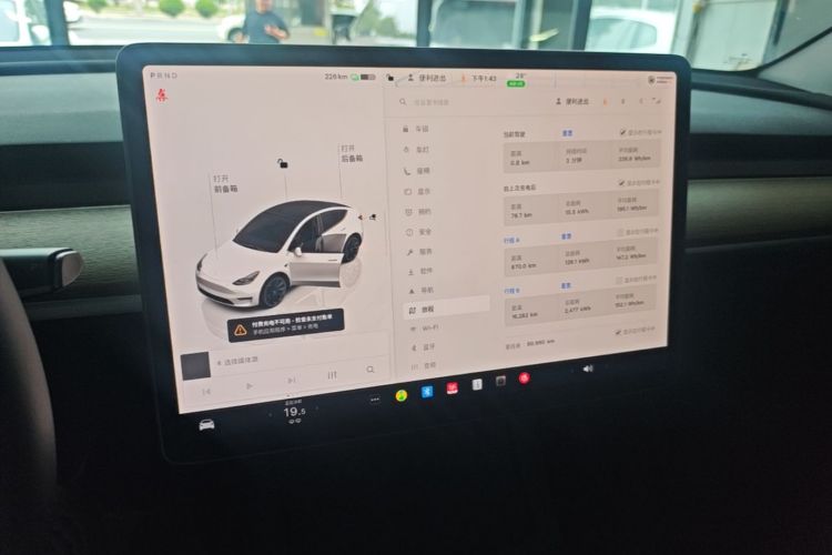 Tesla Model Y 2022 car image #13