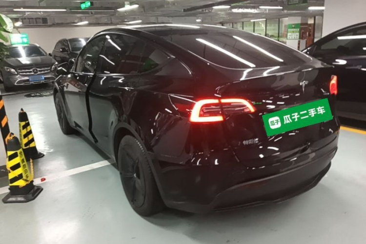 Tesla Model Y 2023 #5 Tesla Model Y 2023 immagine di auto #5
