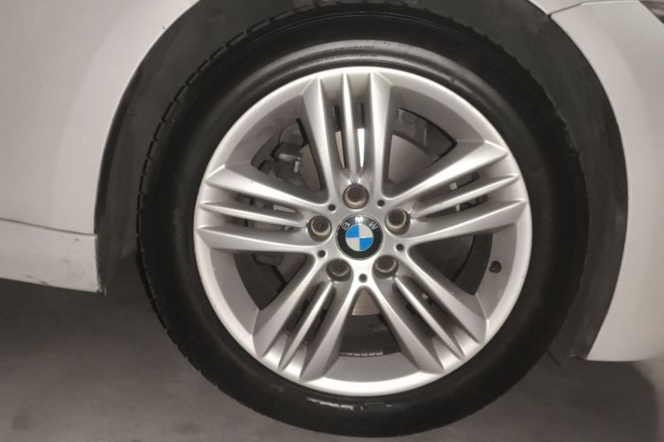 BMW 3 Series 2017 car image #9