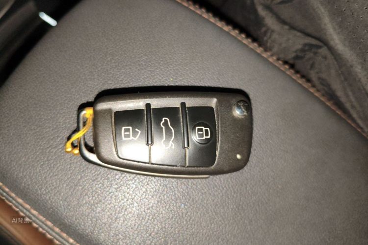 Audi Q3 2020 car image #10